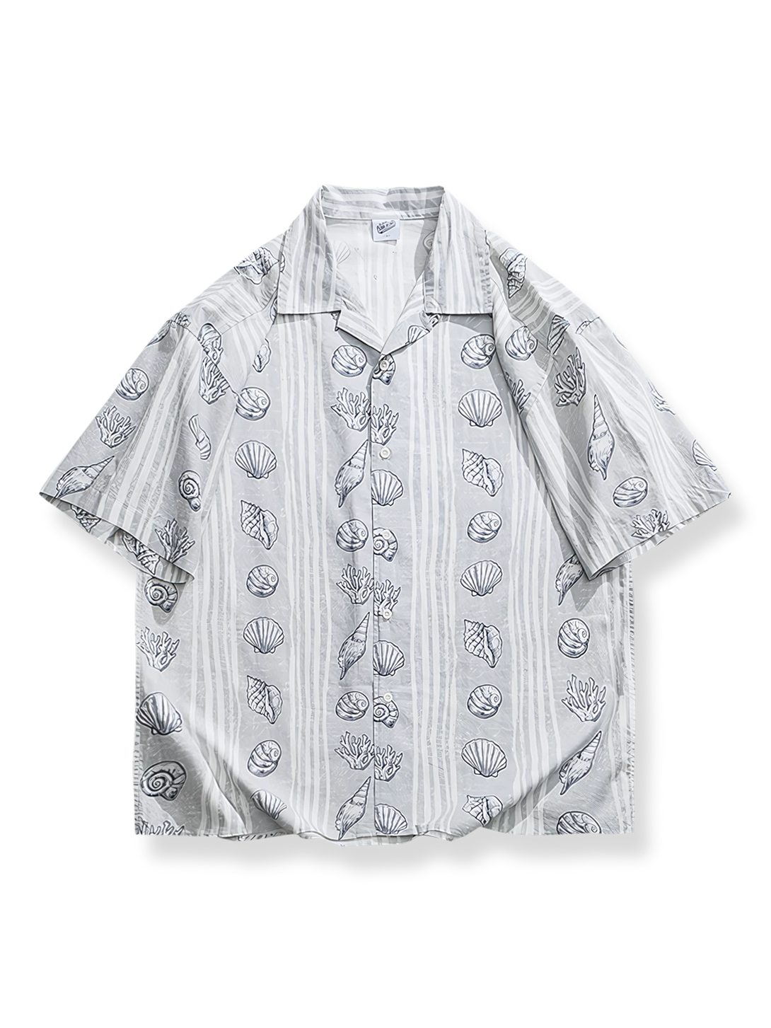 貝殻プリントが施されたリラックスフィットの半袖シャツ。