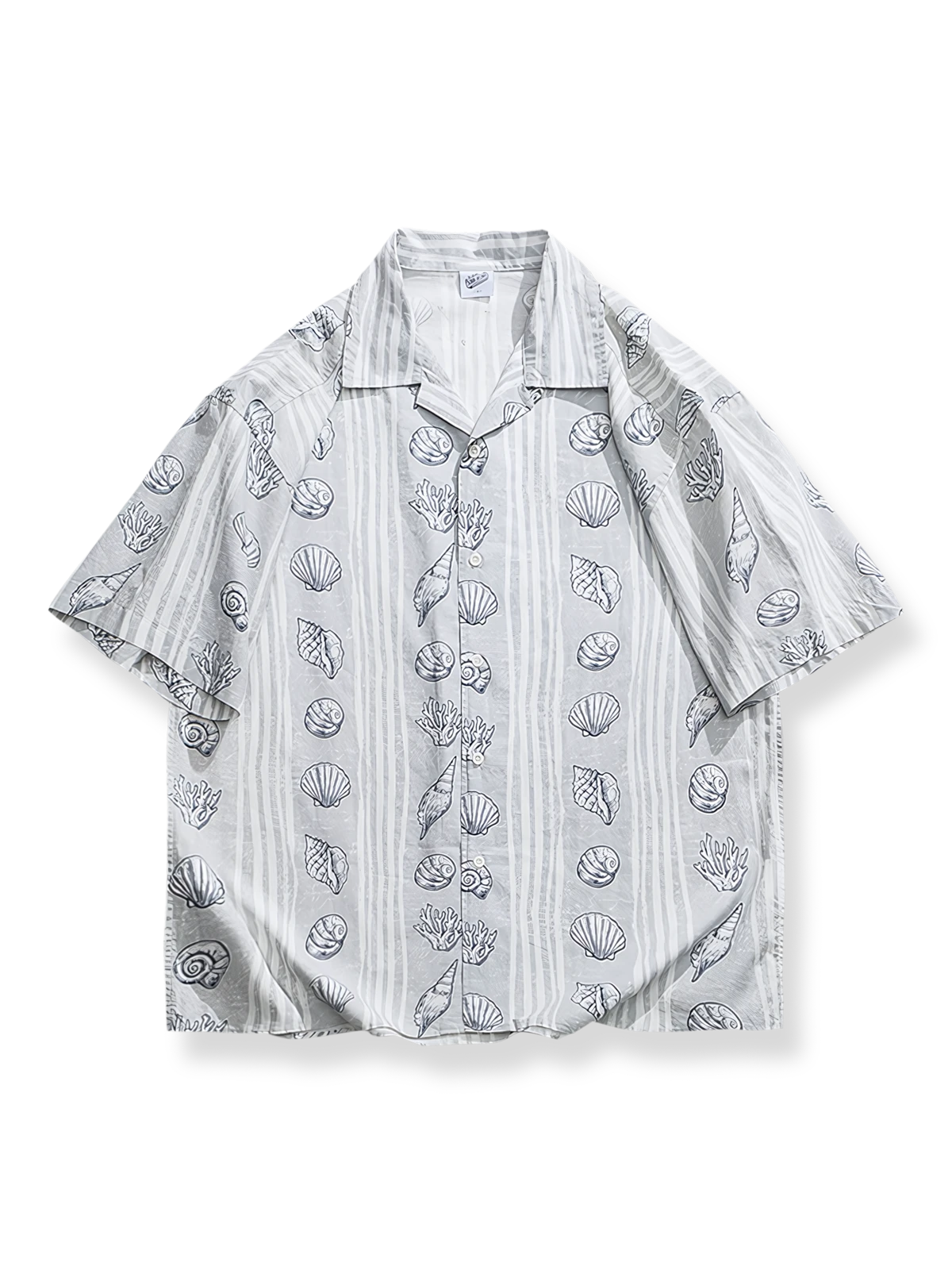貝殻プリントが施されたリラックスフィットの半袖シャツ。