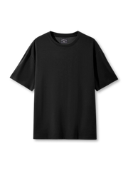 シルクブレンドベーシッククルーTの全身ビュー、自然な艶のある生地感を強調。