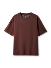 シルクブレンドベーシッククルーTの全身ビュー、自然な艶のある生地感を強調。