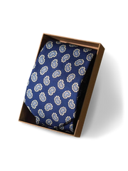 光沢と滑らかな手触りのペイズリー柄シルクネクタイ。