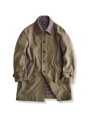 キャメルカラーのシングルブレストトレンチコート