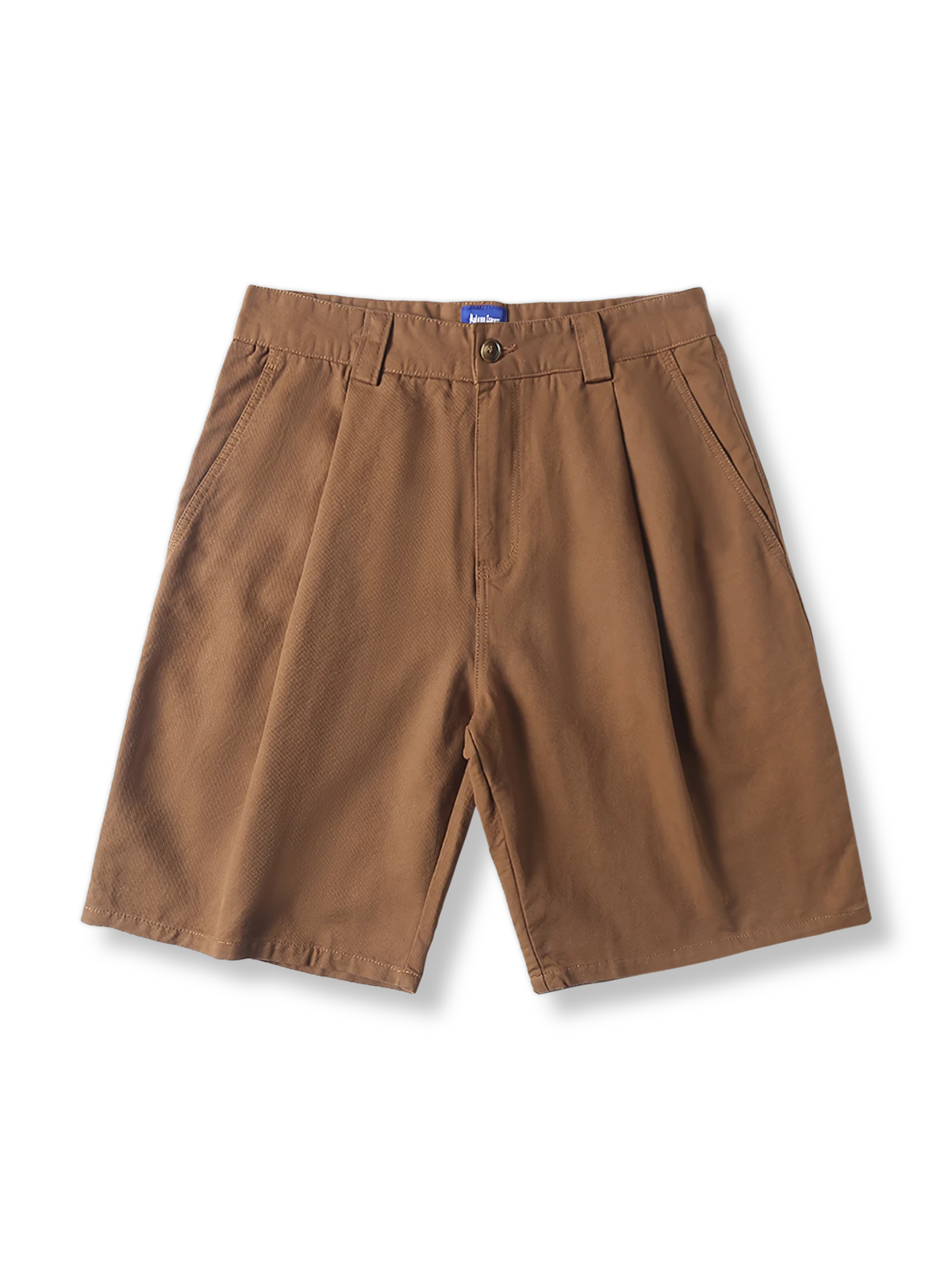 ブラウンのシングルプリーツとワイドレッグが特徴のワークショーツ