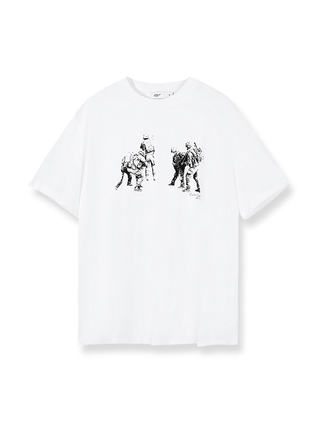 ミリタリーの美学を現代に再構築したルーズTシャツ