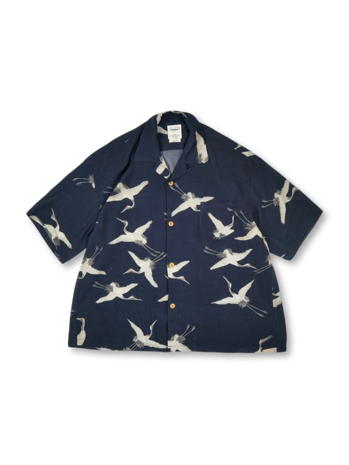 「瑞鶴図」モチーフの仙鶴柄と人造シルク素材が特徴の半袖キューバシャツ