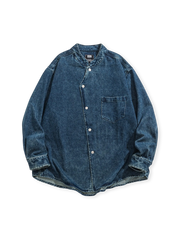 ウォッシュ加工で自然な色落ちと立ち襟、アシンメトリー前立てが特徴のヴィンテージデニムシャツ