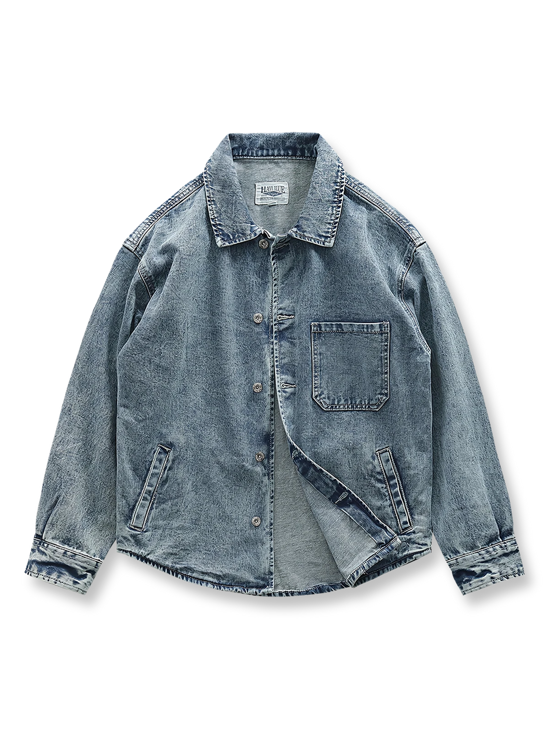 ストーンウォッシュと酵素洗いを施したゆったりシルエットのデニムシャツ。