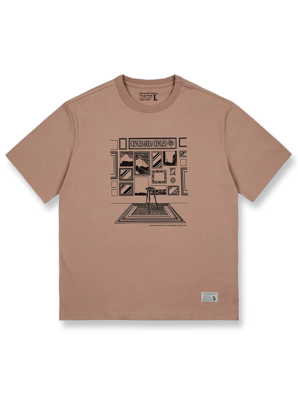 線画と色ブロックのヴィンテージプリントが施されたコットンTシャツ。