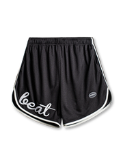 70〜80年代路上バスケ由来のダブルレイヤーメッシュとストリートパッチが特徴のショーツ