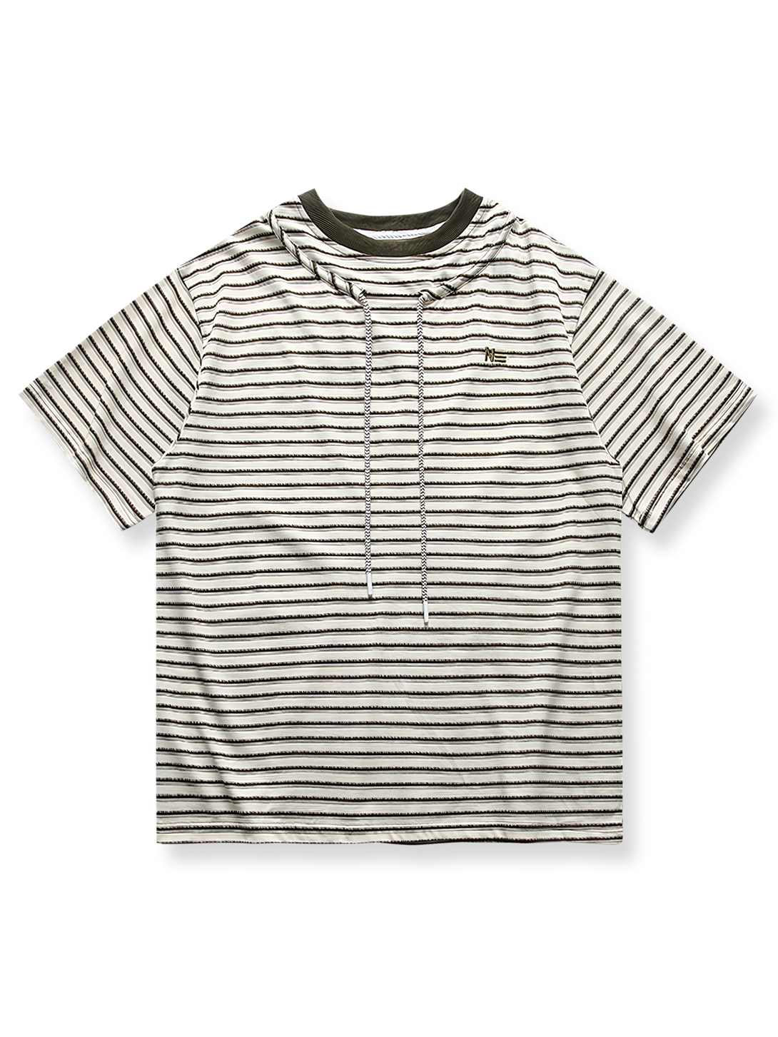 ストライプ柄とドローストリング襟元を特徴とする半袖Tシャツの画像。