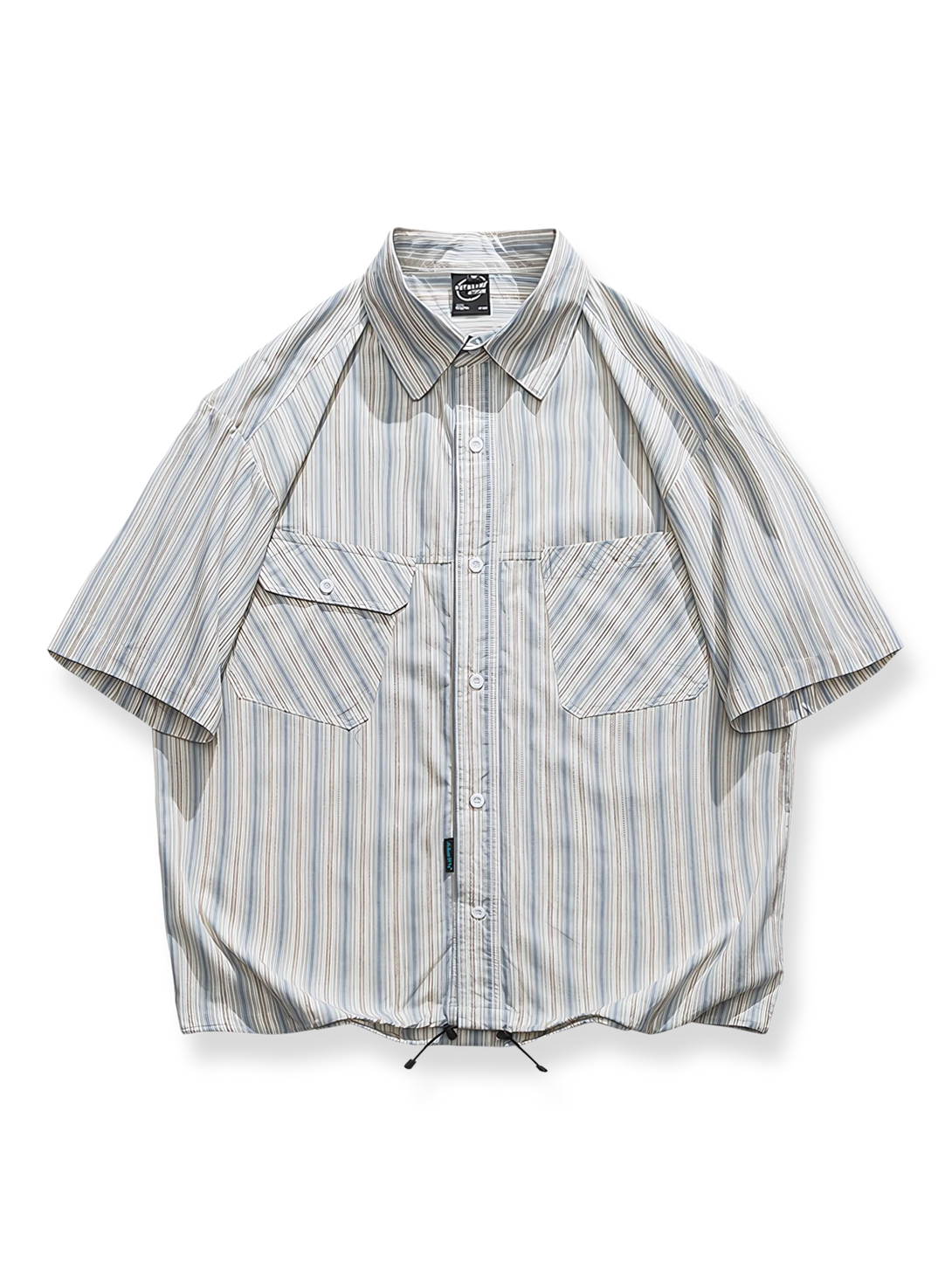 ストライプ柄とドローストリング裾が特徴の半袖シャツ。