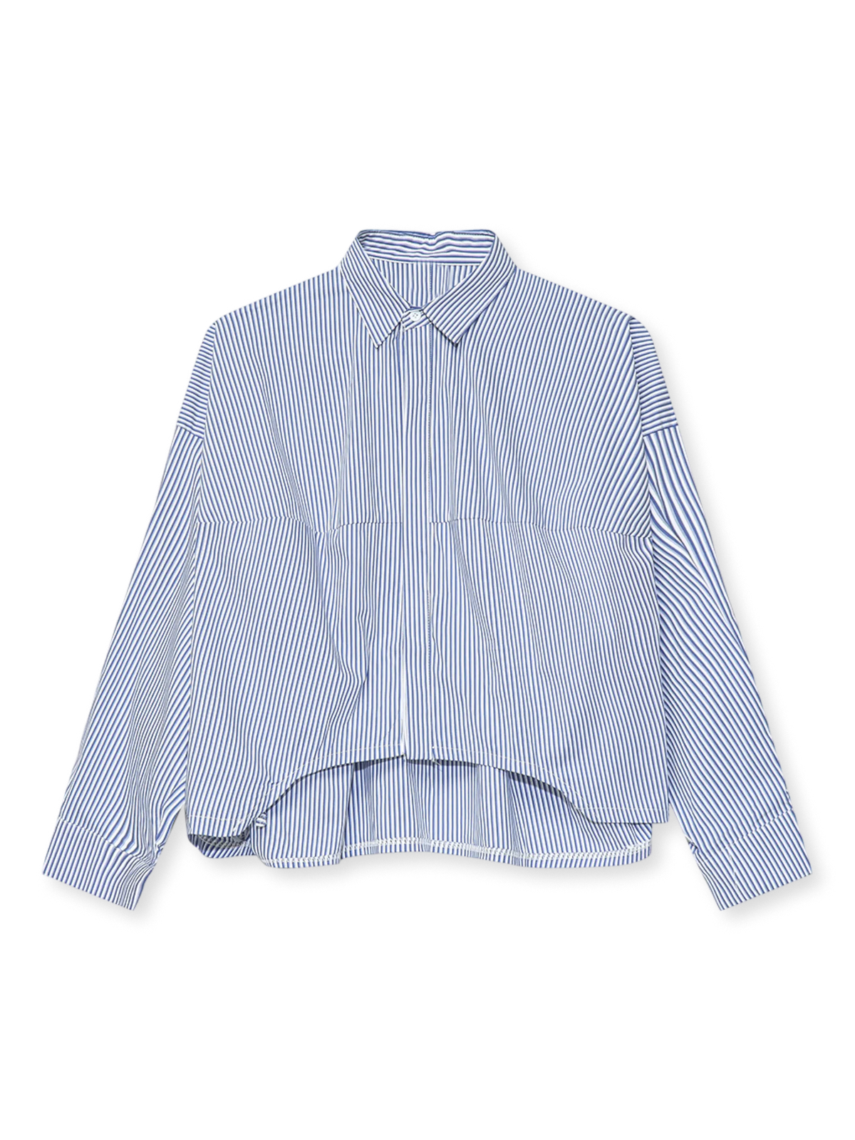 フレンチワーク着想のドロップショルダーとイレギュラーヘムが特徴の縦ストライプシャツ。通気性・耐久性と伸縮性を備え、爽やかなマリンテイストが大人カジュアルを演出。