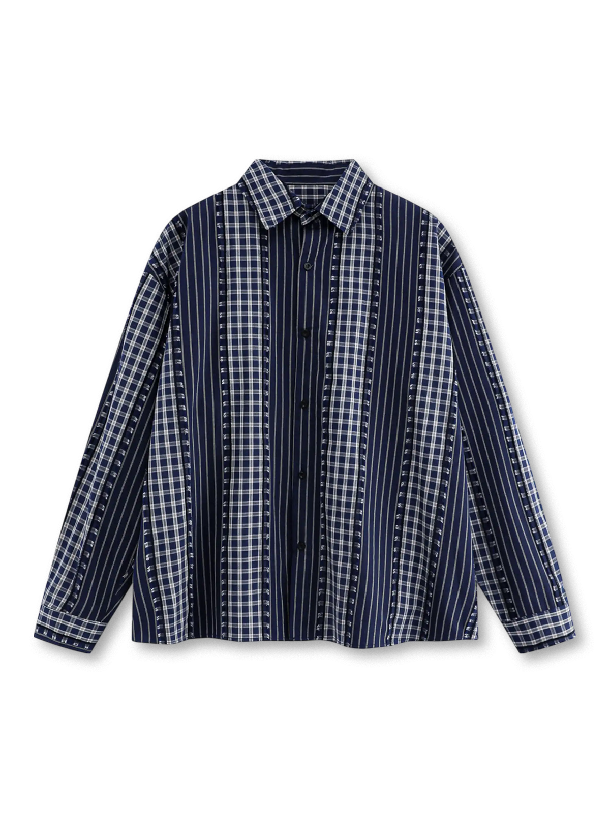 縦ストライプ柄のパッチワークと比翼仕立てが特徴のオーバーサイズ長袖シャツ、軽量ナイロン裏地付き