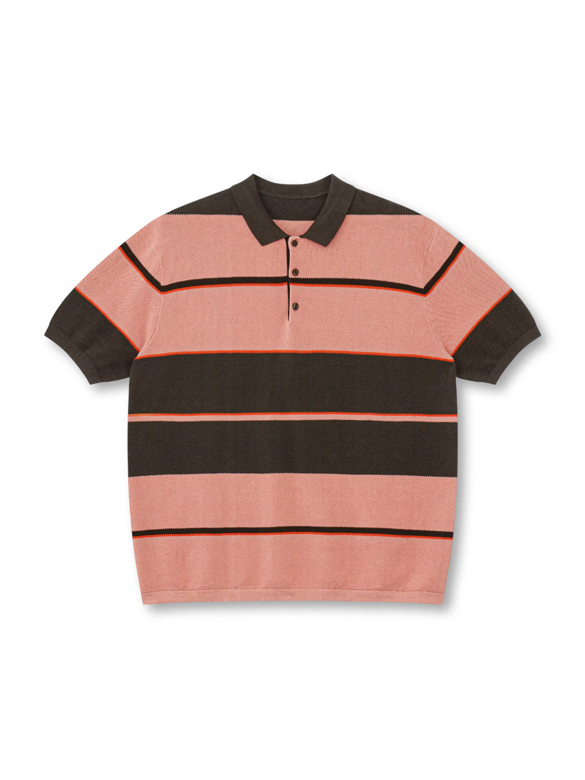 原糸染めのマルチストライプ柄とドロップショルダーが特徴のハイゲージニットポロシャツ。クラシックな三つボタン仕様で夏も快適。