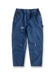ストライプ柄と重ウォッシュ加工を施したワークウェア風デニムパンツ
