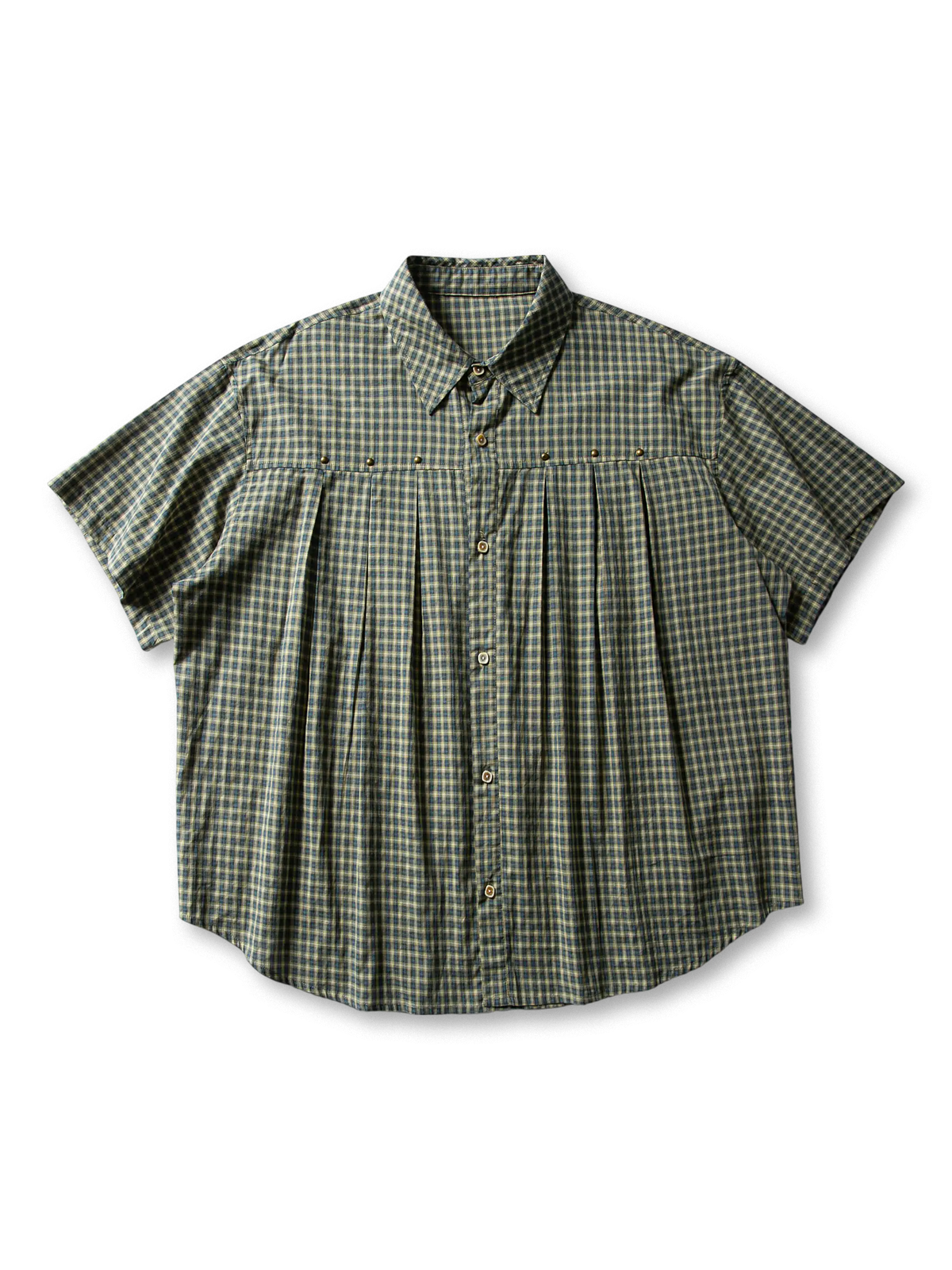 メタルスタッズとプリーツヨークが映えるグリッドチェックシャツ