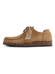 スエードレザー製でコルクミッドソールと波形ラバーアウトソールを備えたカンガルーシューズ。