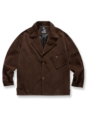 テーラードカラーシングルブレストワークジャケットの全体正面画像、非対称フラップポケットとブラウンカラーのディテール。