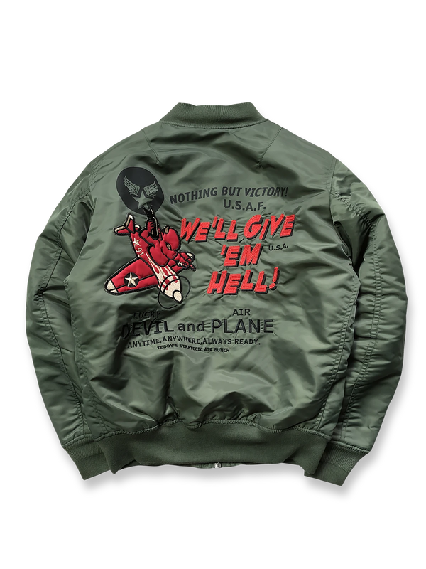 背面に「WE’LL GIVE ’EM HELL!」とテッドマン刺繍が入ったMA-1飛行ジャケット