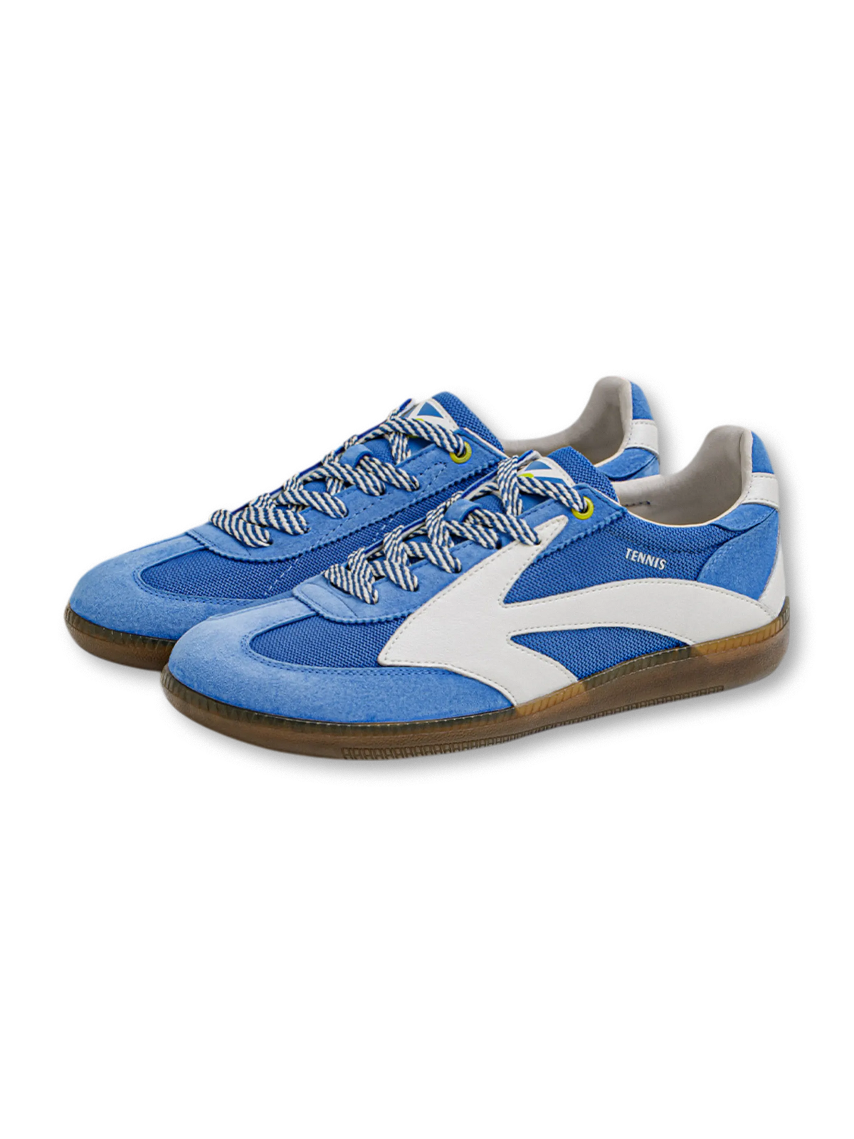 T字トゥガードとガムソールが特徴のテニスブルー復刻GATトレーナー