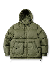 オイルワックス加工の表面とホワイトダックダウン中綿を備えたダウンジャケット。