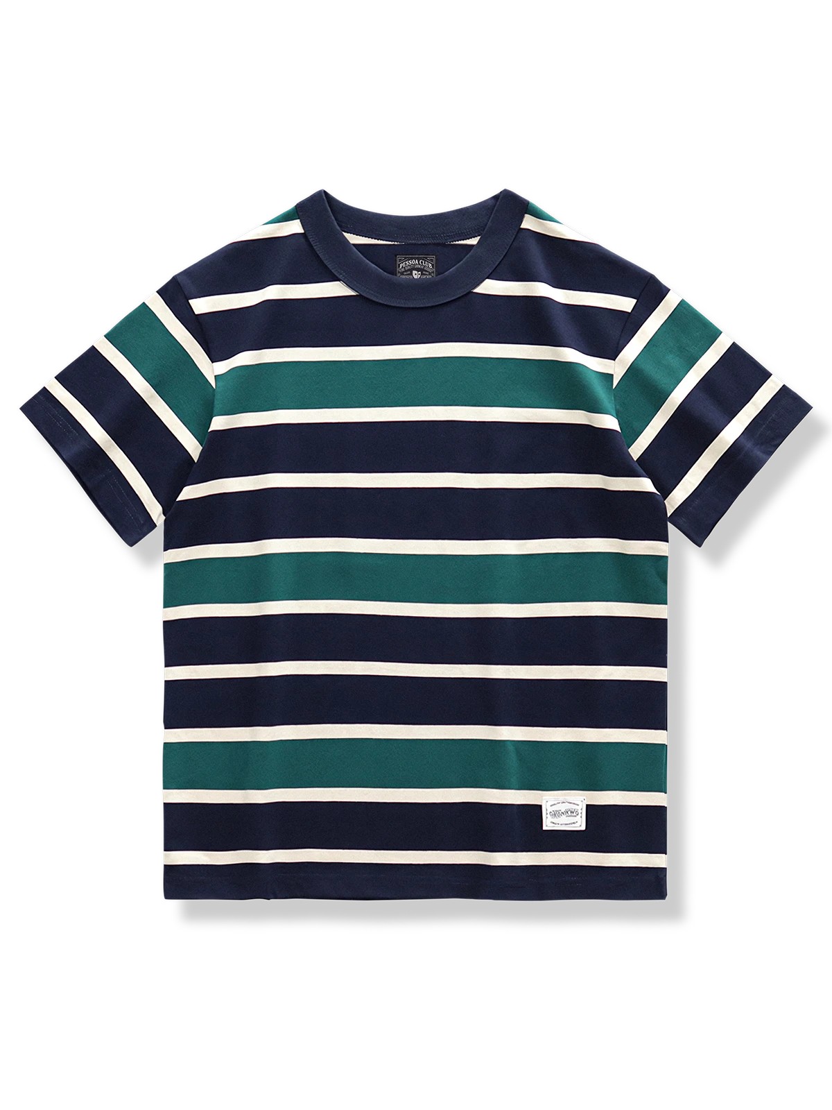 ３本針ステッチとマルチカラーストライプが映えるゆったりシルエットのTシャツ。