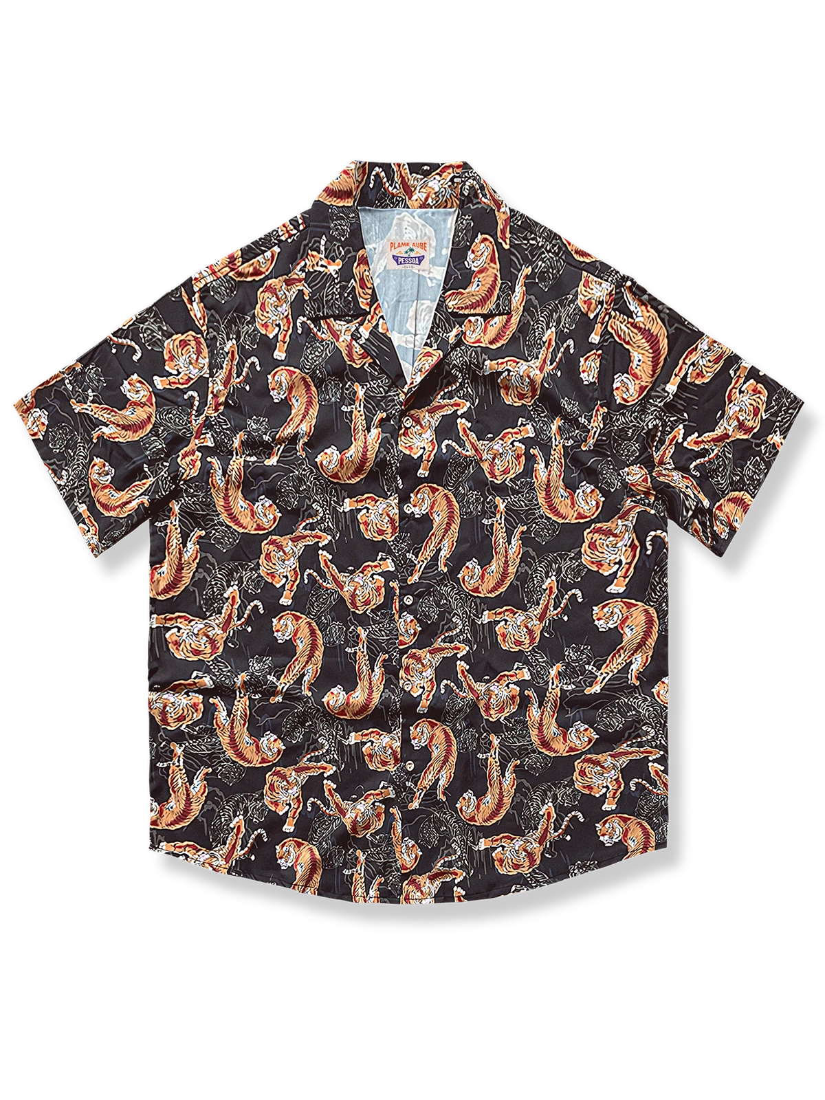 黒地にトラ柄が際立つルーズフィット混紡素材ドロップショルダー半袖アロハシャツ