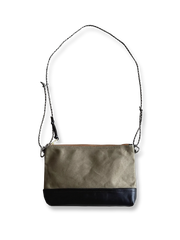 頭層牛革とウォッシュドキャンバスのショルダーバッグ