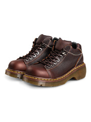 ラウンドトゥと黄色いステッチが特徴のトップグレインレザー製ワークブーツ