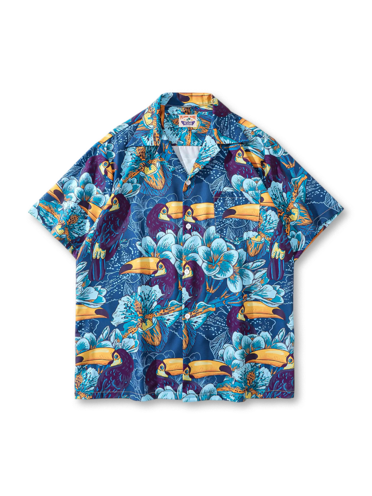 トゥーカンとトロピカルフラワーの全体プリントが映えるオープンカラーシャツの全身ビュー。