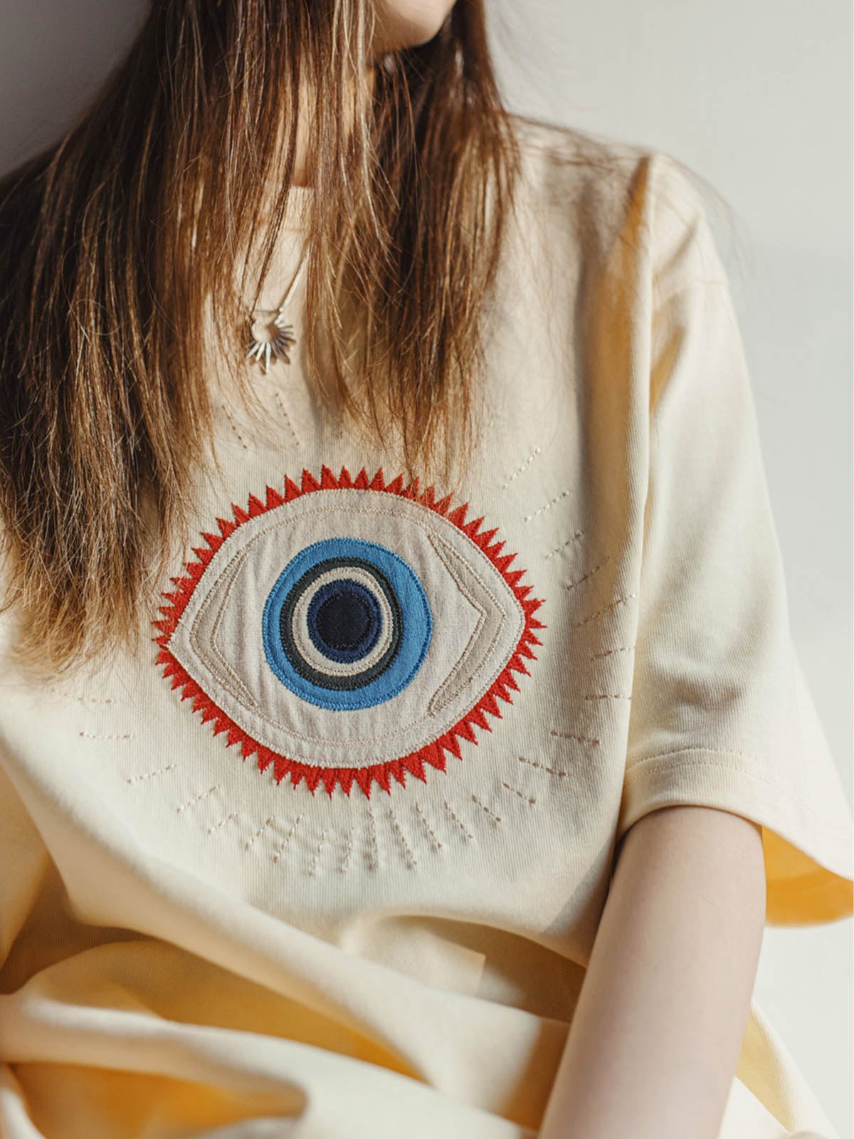 詳細画像: ホルスの目 刺繍のディテール