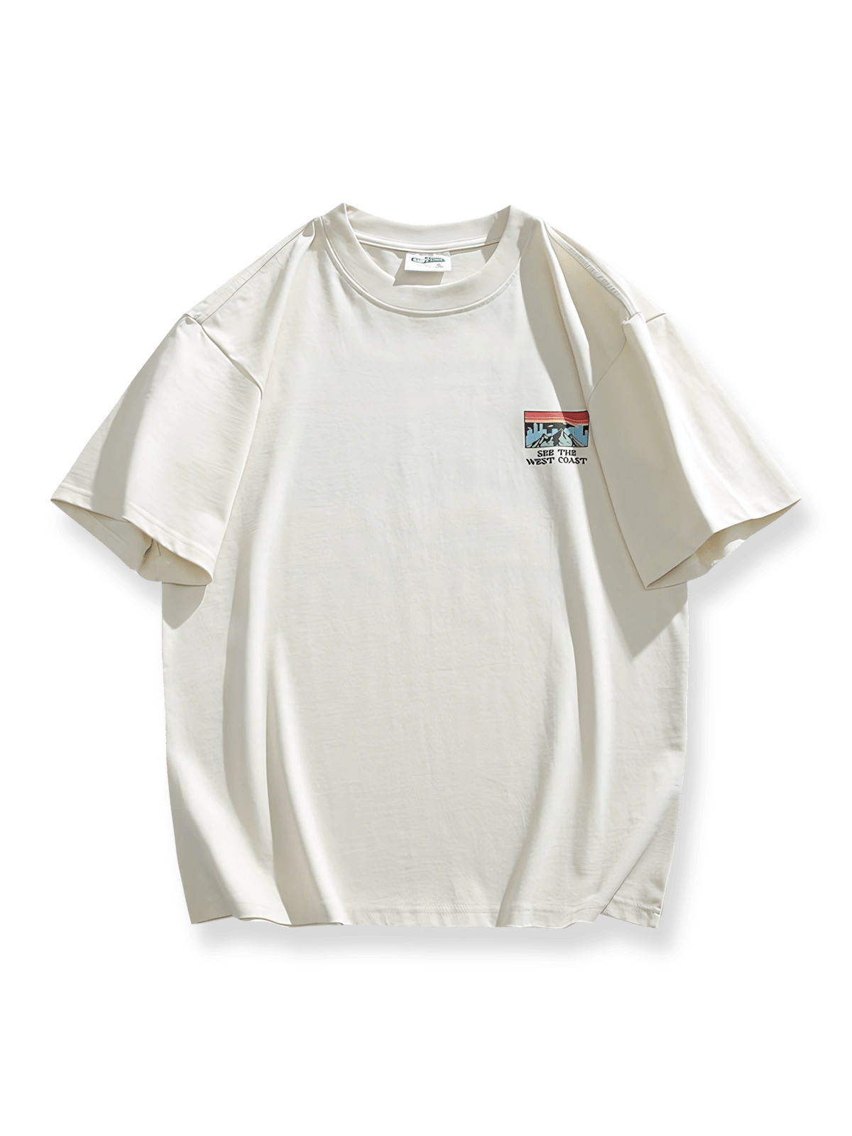 西海岸風景プリントが施された半袖Tシャツ、クラシックなラウンドネックでデザインされています。