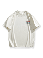 西海岸風景プリントが施された半袖Tシャツ、クラシックなラウンドネックでデザインされています。