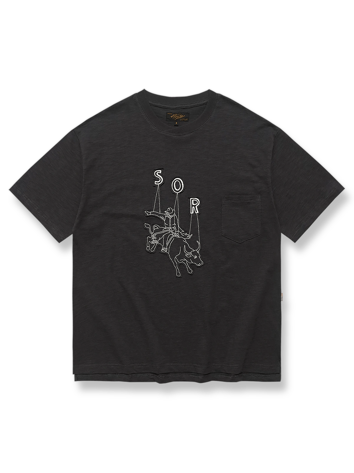 ヴィンテージ風のクロスネックポケットTシャツの全体図