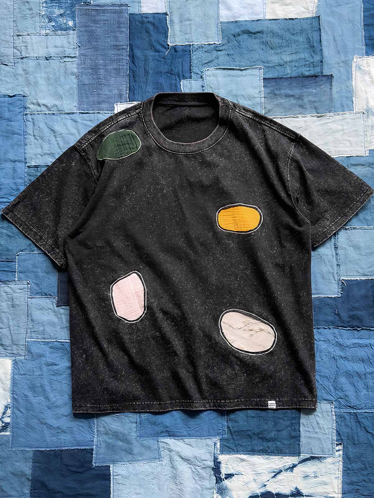 ハンドメイドカラーブロックパッチと刺繍のディテール