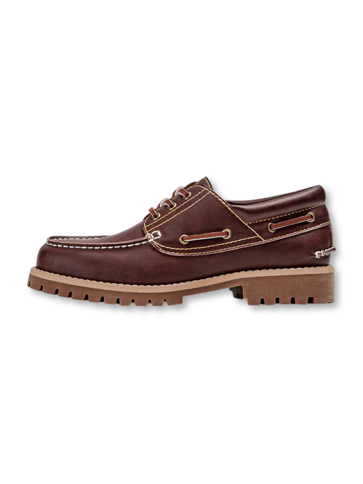 排水ステッチと三つ穴アイレットが映えるレザーボートシューズ