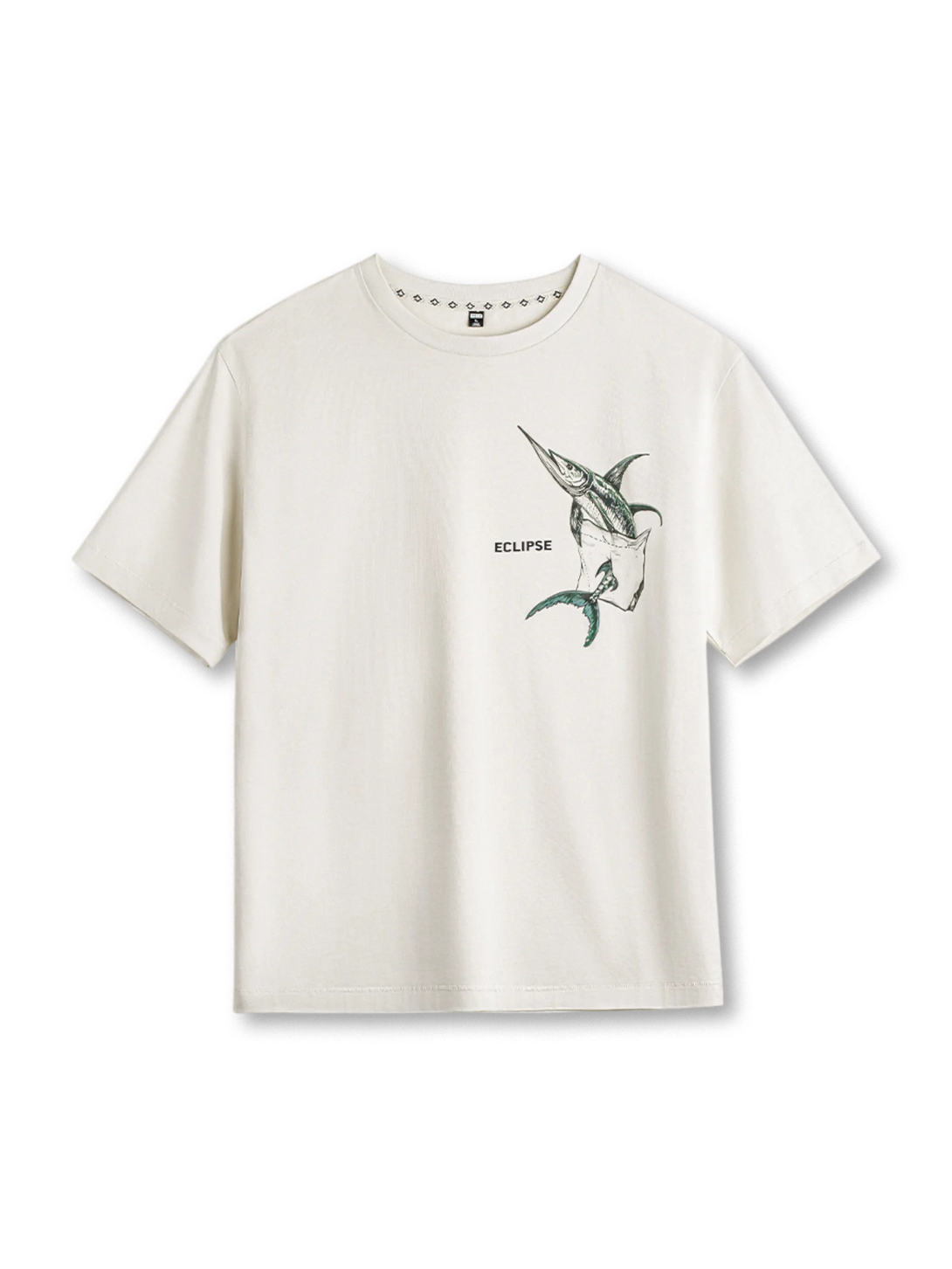 錯視風マーリンプリントが特徴のトライバルモチーフ白Tシャツ