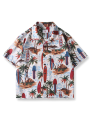 パームツリーやサーフボード、オウムのトロピカルプリントが施された半袖ハワイアンシャツ