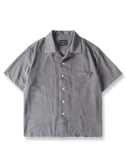 トロピカルな雰囲気と都市的なリラックス感を兼ね備えたキューバカラーシャツ。