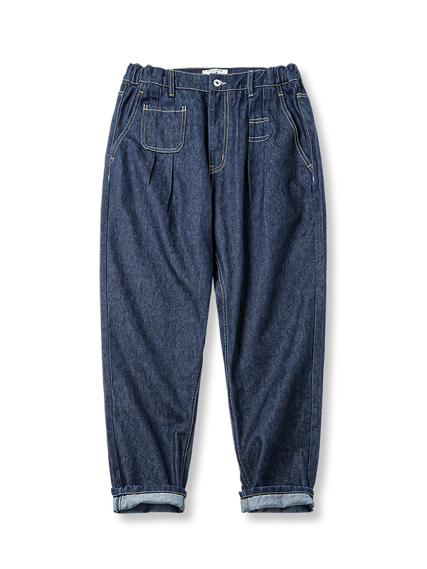 タック入りワイドバルーンシルエットのウォッシュデニムパンツ。