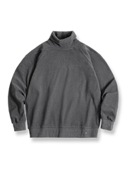 起毛加工されたフェイクテディベア素材のタートルネックベースレイヤーシャツ