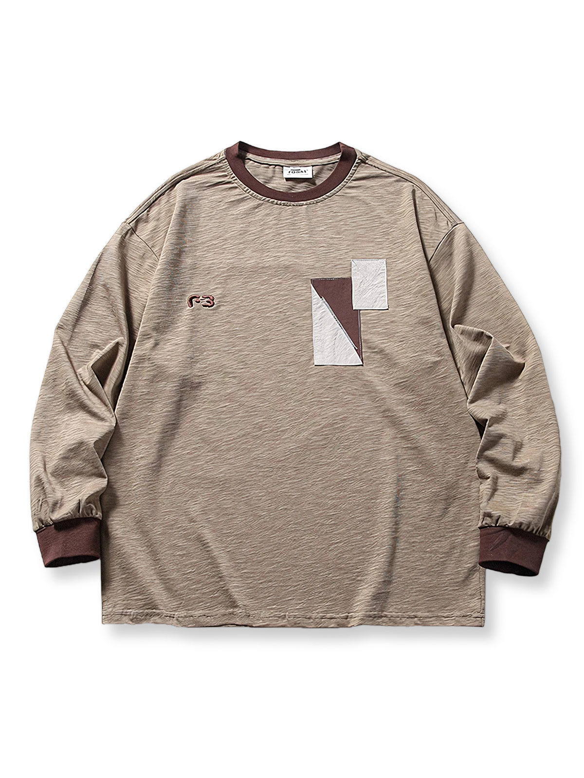 切り替えパッチワークと刺繍が特徴の2色展開長袖Tシャツ。