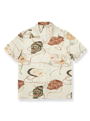 浮世絵風の面具柄プリントが施されたテンセルポリ混紡アロハシャツ