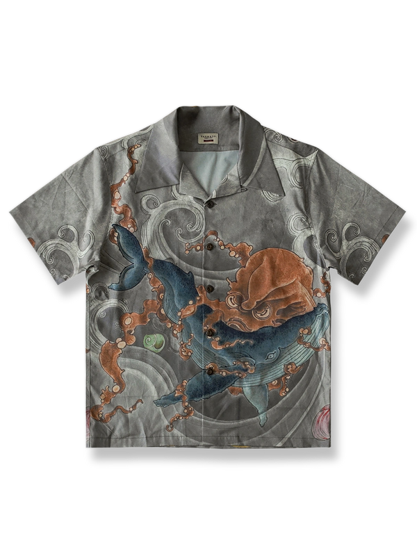  浮世絵風水墨でタコとクジラの戦いが描かれたハワイアンシャツ