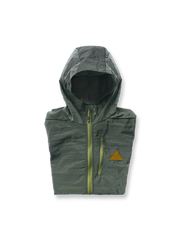 超軽量ナイロングリッド生地のパッカブルウィンドシェル。