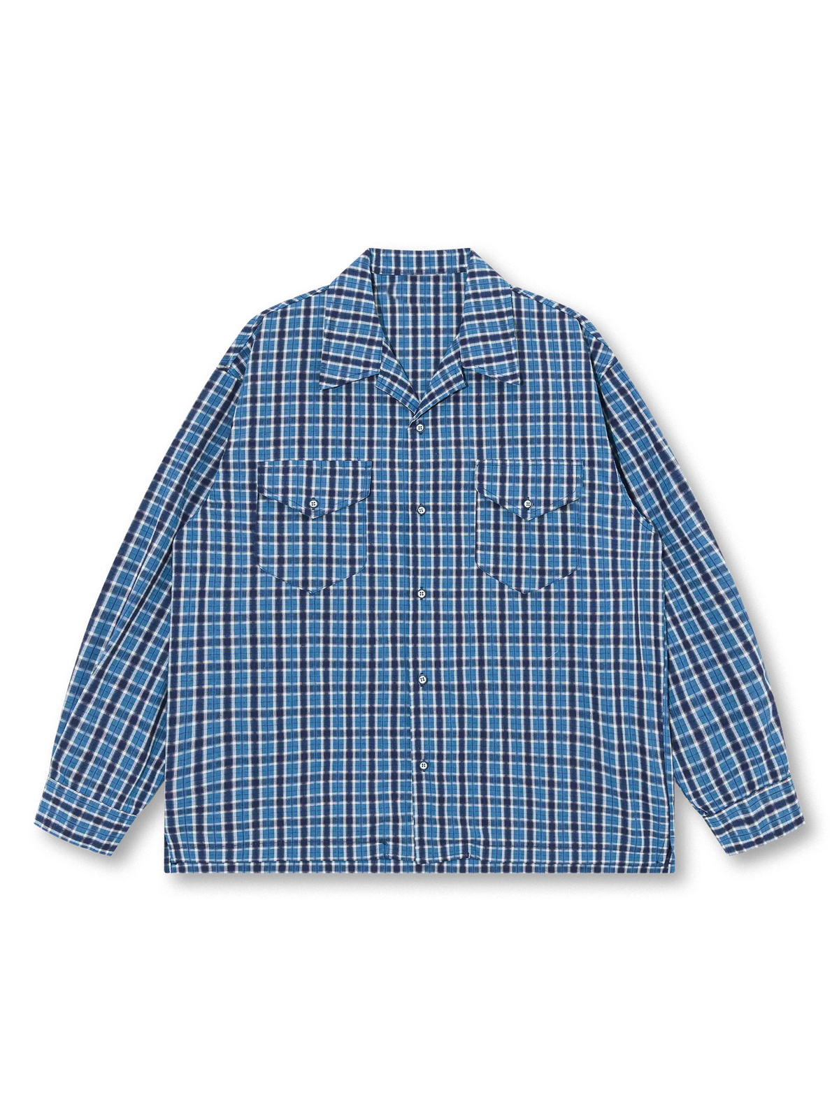 ミリタリー風チェック柄とフラップポケットが特徴のユニセックスオープンカラーシャツ