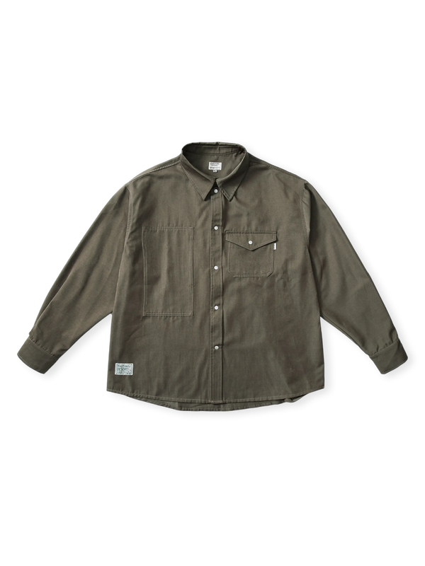 1930年代米軍作業シャツ原型の30/60混紡生地使用クラシックシャツ。側面開口ポケットとYKK五爪扣付き。