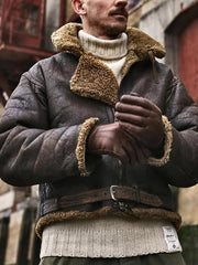 鹿革フライトグローブの装着シーン