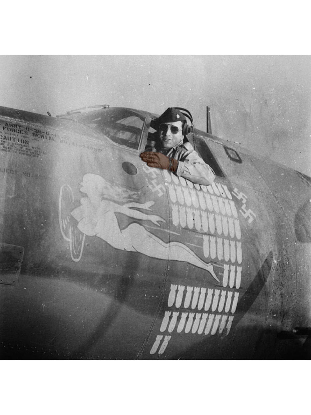 鹿革フライトグローブの装着シーン