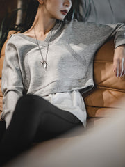 Vネッククロップド スウェット